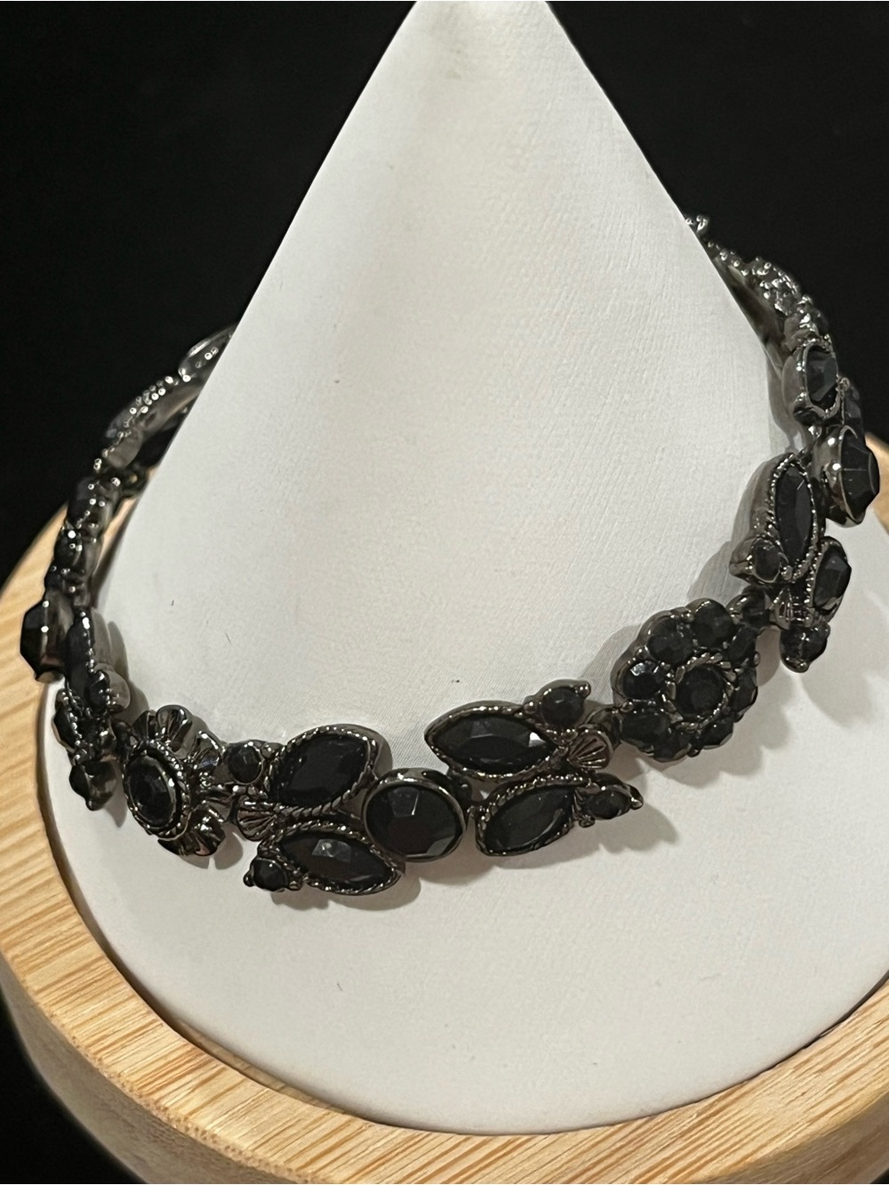 Black Floral Inlaid Crystal Bracelet - Elegant Women's Jewelry